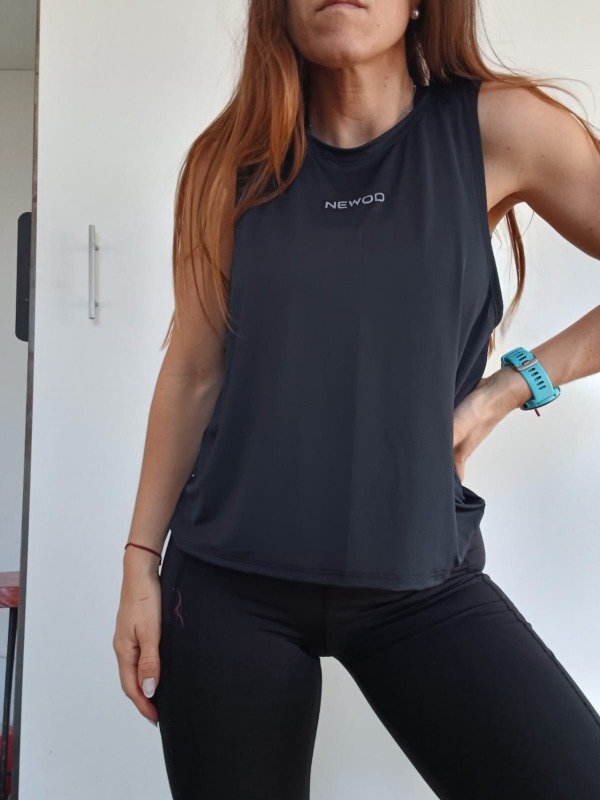 Producto - Musculosa Negra Newod