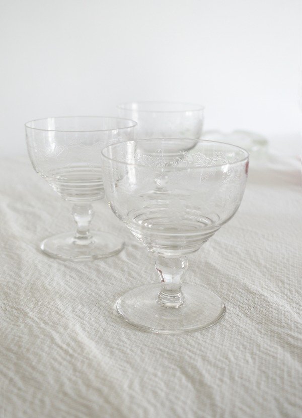Producto - Set de 3 copas de cristal con grabado de racimo de uvas - 3