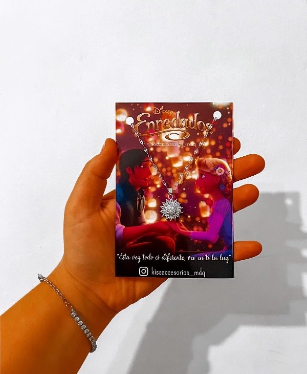 Producto - Collar rapunzel giratorio (plateado) x1