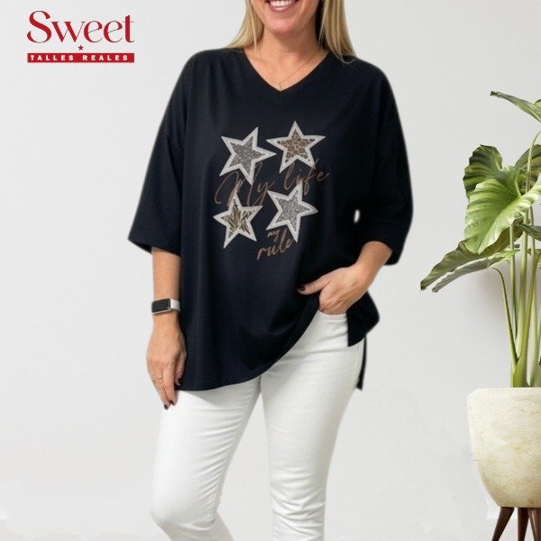 Producto - Remerón Estrella Print Escote en V Algodón Oversized ANG