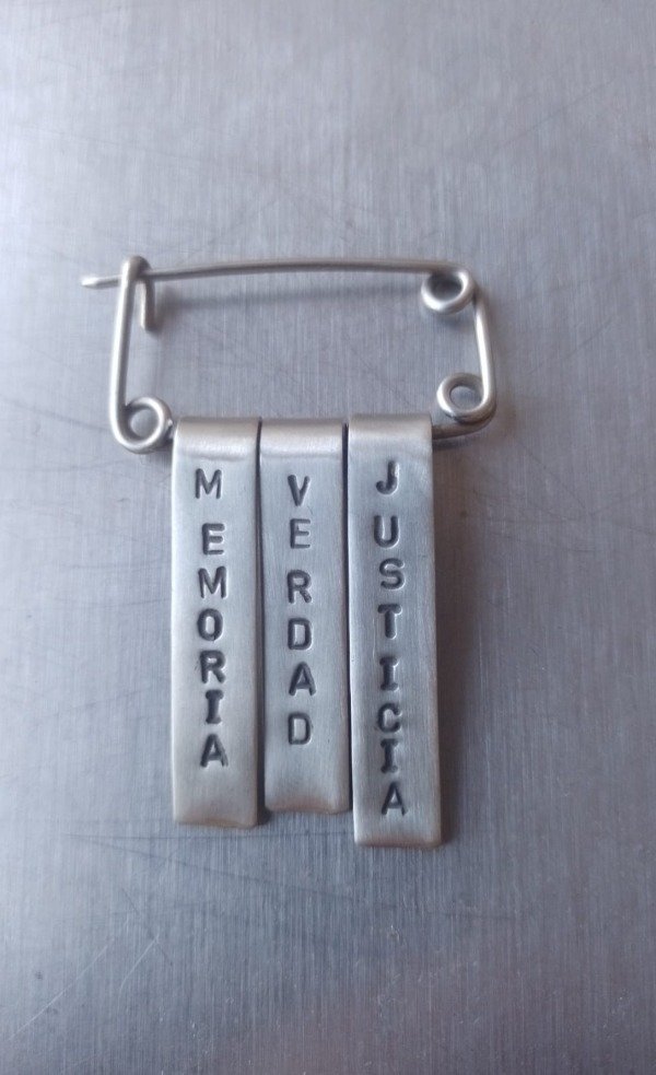 Producto - Prendedor Memoria Verdad y Justicia - Liminal
