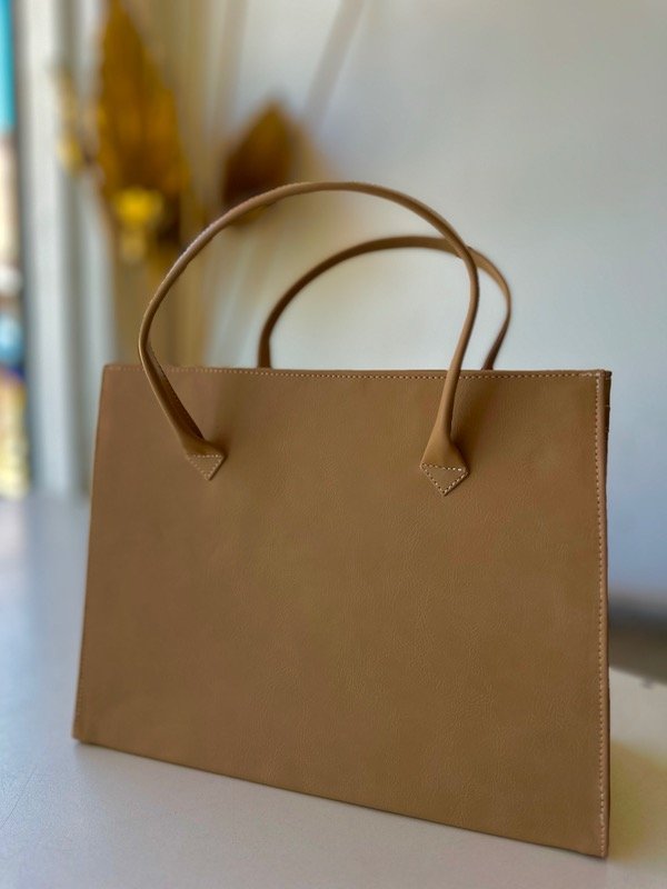 Producto - CARTERA RÍGIDA GRANDE BEIGE