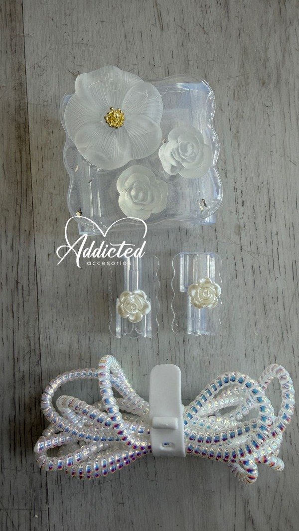 Producto - Protector para cargador Iphone 20w completo flores blancas
