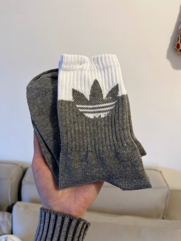 Producto - ADIDAS GRIS LOGO BLANCO TENIS
