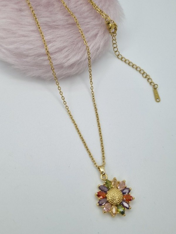 Producto - Cadena acero dorado dije girasol gemas color