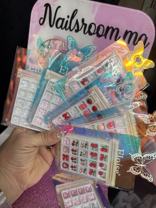 Producto - Apliques eloise moños,cerezas,corazones,mariposas surtidos sin eleccion