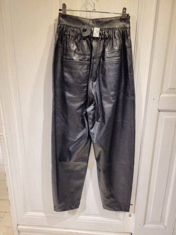 Producto - Pantalón CHER negro ecocuero barrel Talle 24 - PRECIO: 72X - 1