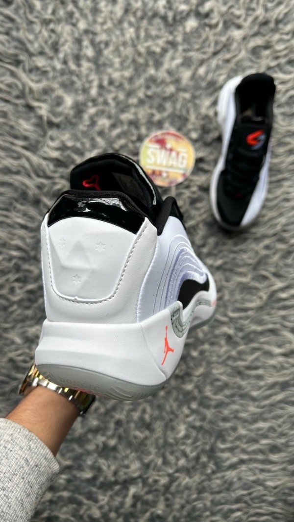 Producto - JORDAN LUKA IV WHITE CEMENT - 2