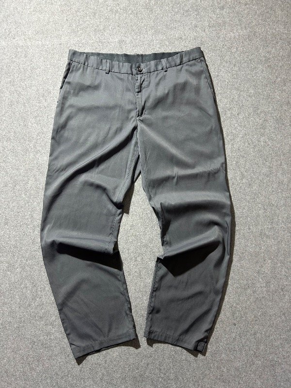 Producto - Pantalon Nike golf, color gris.Talle 48