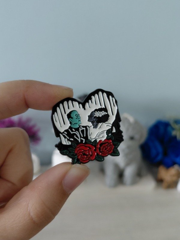 Producto - Pin metalizado - Corazón Frankenstein #1999