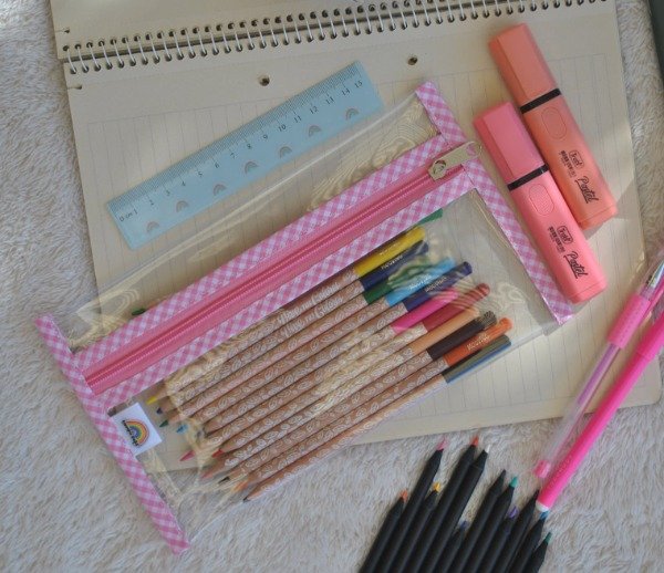 Producto - Cartuchera Cristal Rosa Cuadrille