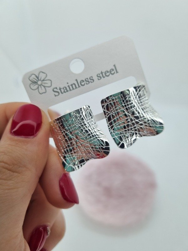 Producto - Aros acero blanco pasante cuadrado plano ond text gde