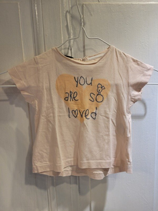 Producto - Remera ZY BABY GIRL rosa logo corazón Talle 6/9 meses - PRECIO: 7X