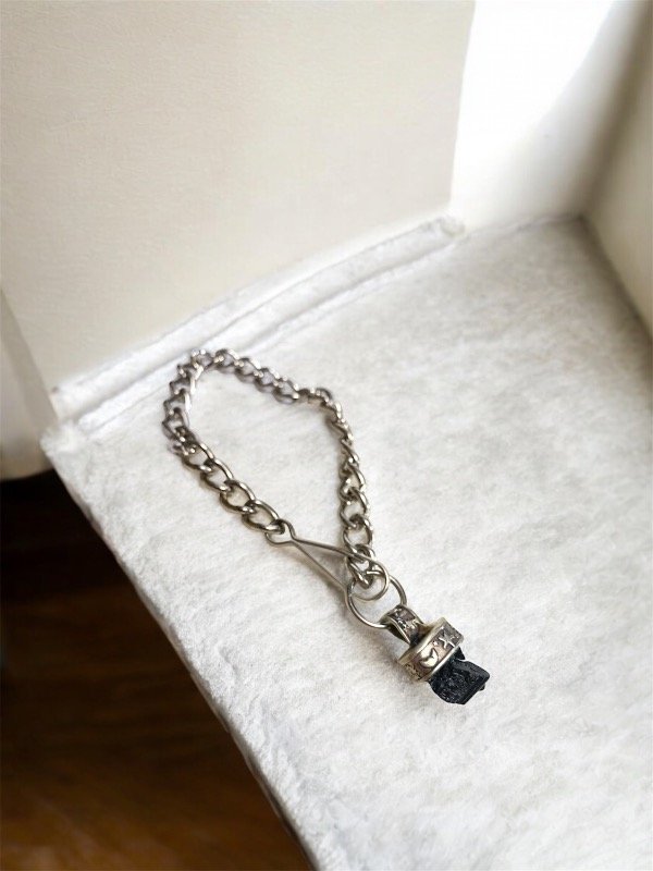 Producto - Charm con piedra natural Turmalina negra II