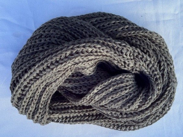 Producto - INFINITA DE LANA COLOR GRIS