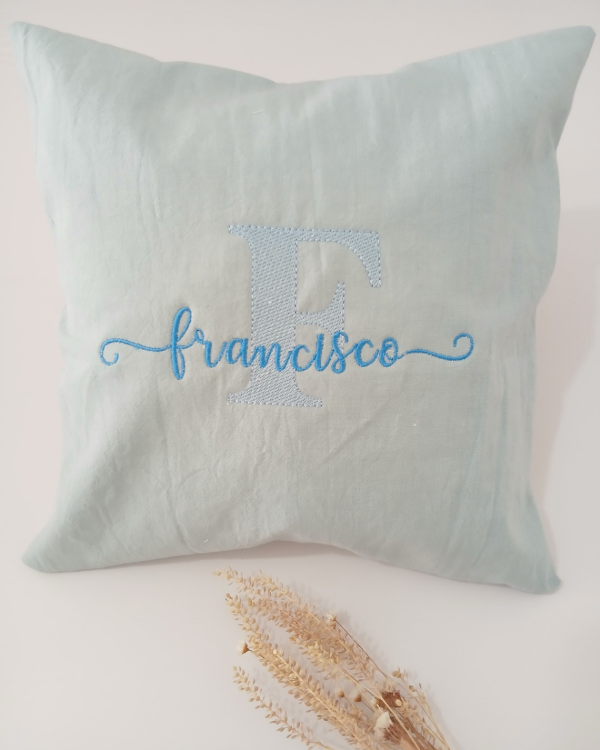 Producto - Almohadón personalizado inicial y nombre