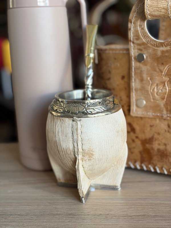Producto - TORPEDO URUGUAYO BASE MACIZA EXCLUSIVO CUERO CRUDO VIROLA DE ALPACA CON APLIQUES