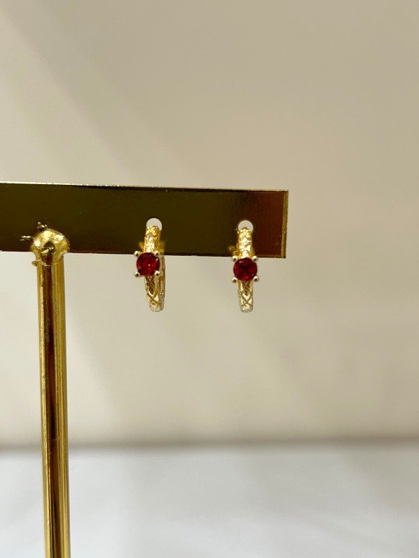 Producto - ARGOLLITA CON PIEDRA ROJA - 1