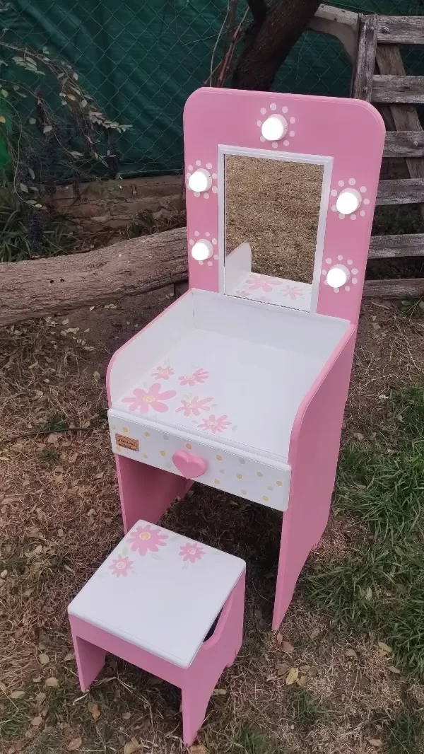 Producto - TOCADOR INFANTIL CON LUCES ( POR ENCARGUE)