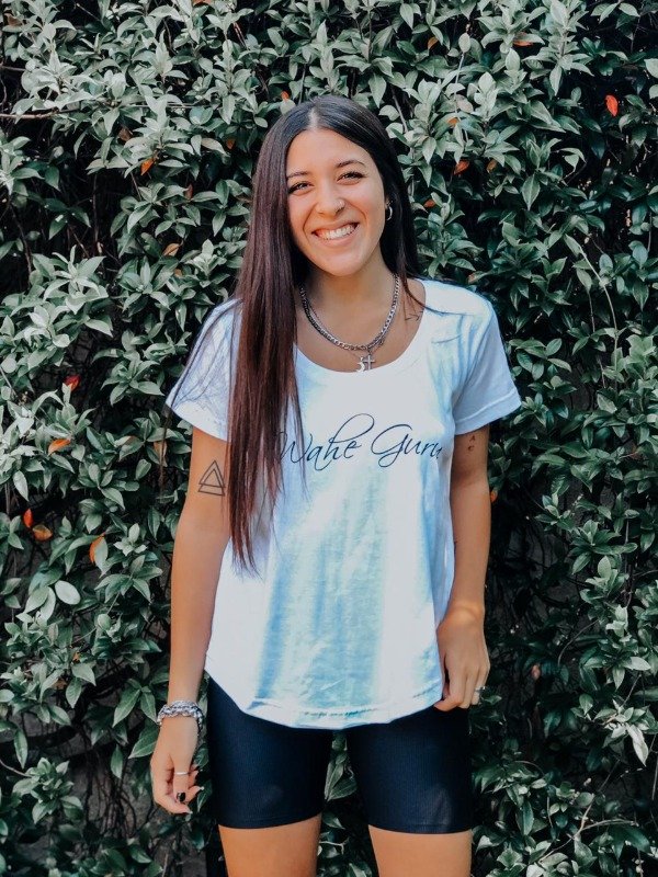Producto - Remera "WAHE GURU" mujer