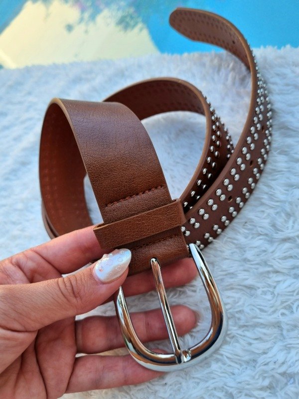 Producto - CINTO SUELA ANCHO CON MINI TACHAS PLATEADAS