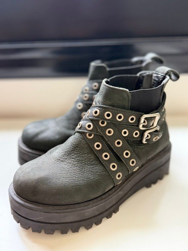 Producto - BOTA CON TACHAS TALLE 36