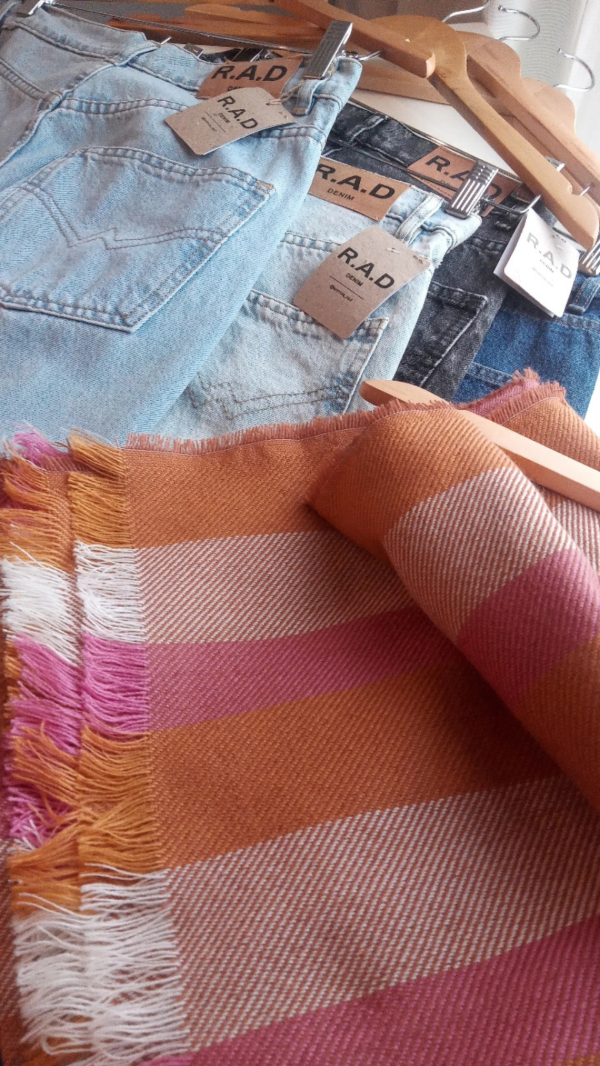 Producto - RUANA Acrílica Rayado Olivia