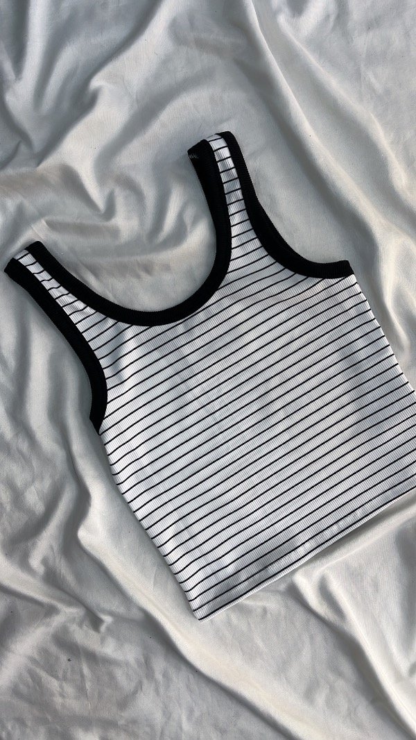 Producto - muscu rayada blanca
