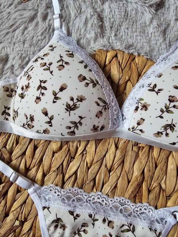 Producto - Triangulito coquette con flores - 6
