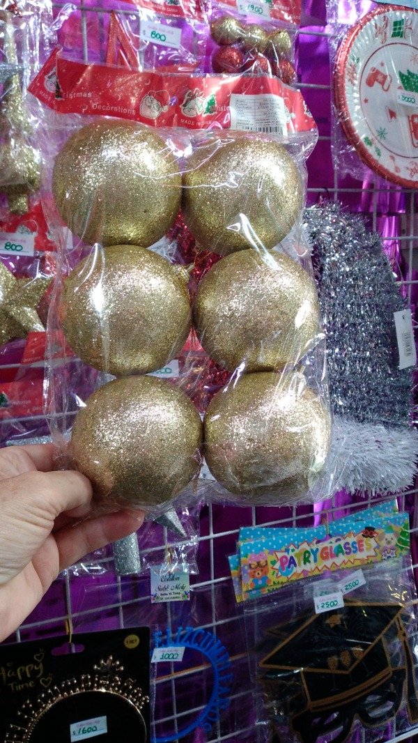 Producto - BOLAS NAVIDEÑAS DORADAS (L) X 6