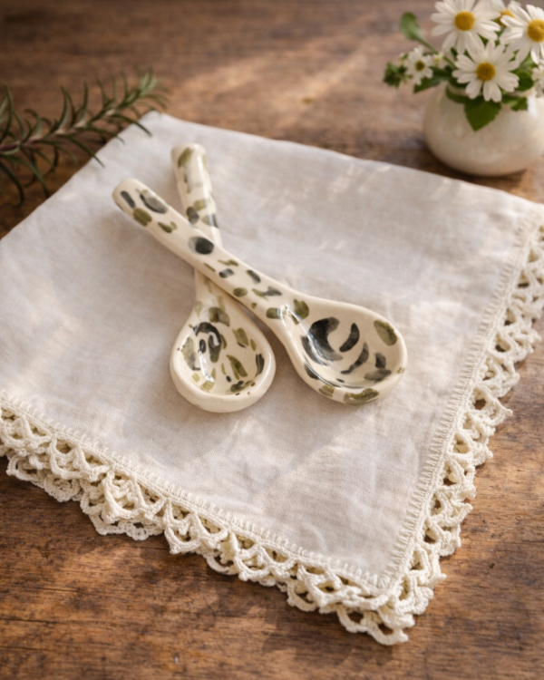 Producto - Mantelito antiguo con borde a crochet