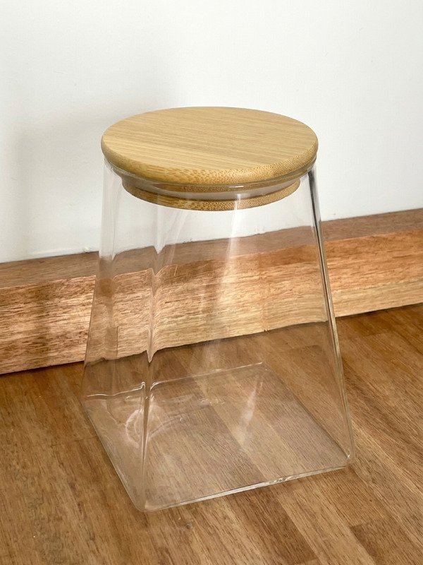 Producto - FRASCO PIRAMIDE VIDRIO 750 CC - 1