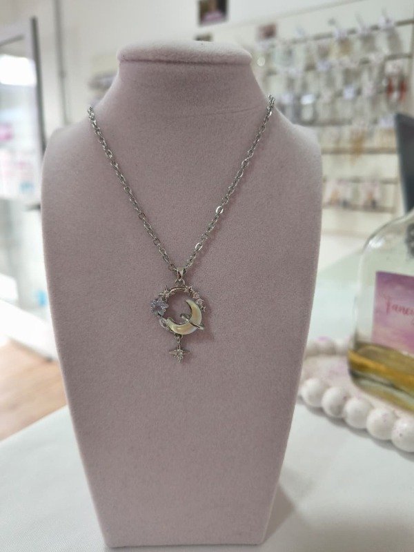 Producto - Cadenita luna nacar aq