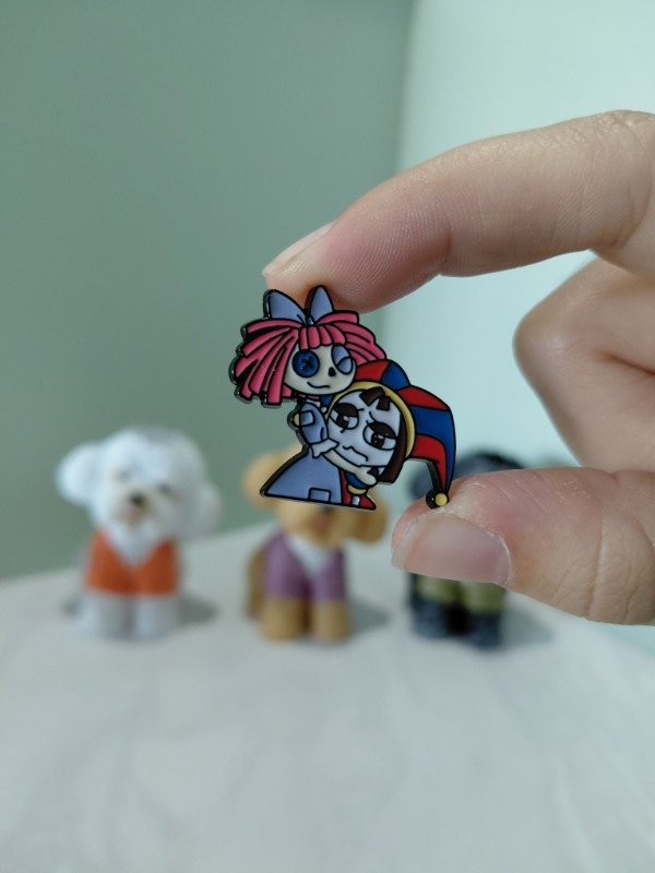 Producto - Pin metalizado - Digital Circus #3313
