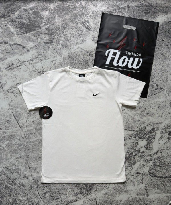 Producto - Remera Nike Basic Blanca