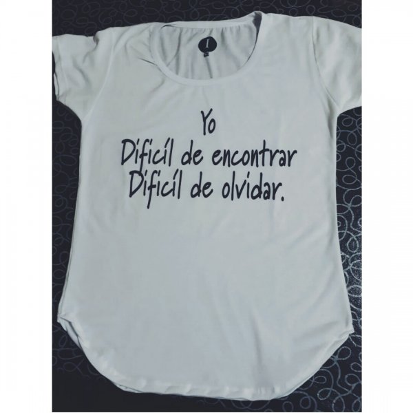 Producto - Remera "Yo, difícil de olvidar"