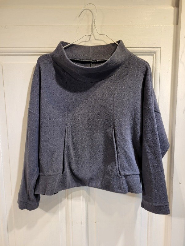 Producto - Polar CLASS LIFE gris oscuro-Talle M- PRECIO: 56X