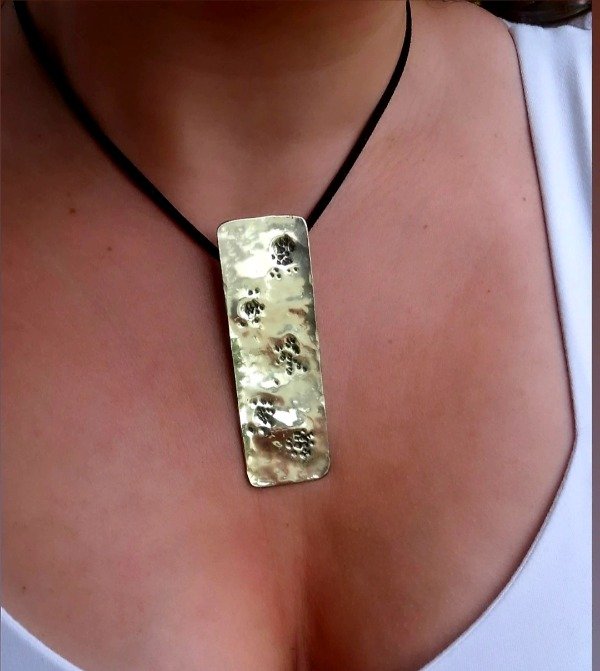 Producto - Collar Kyran de bronce con cordón negro