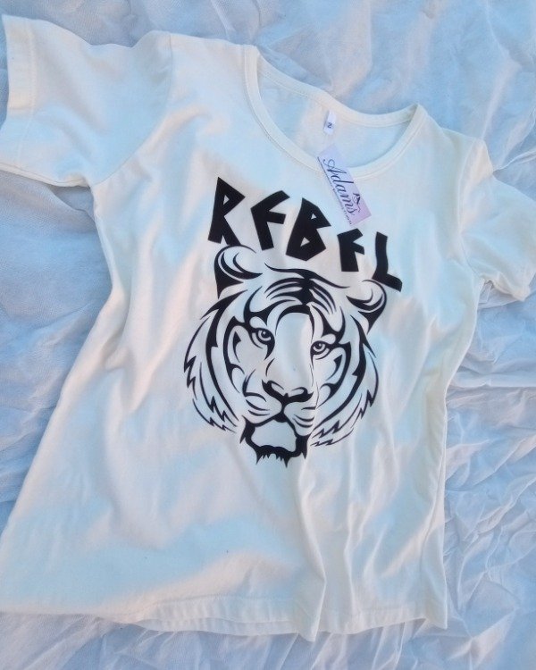 Producto - REMERA ALGODÓN REBEL T2/3