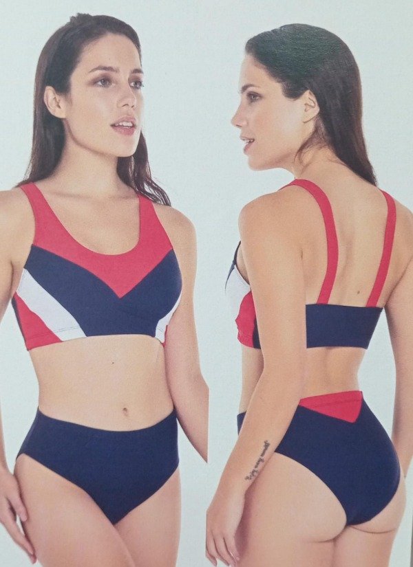 Producto - Conjunto deportivo con recortes, top y vedetina.