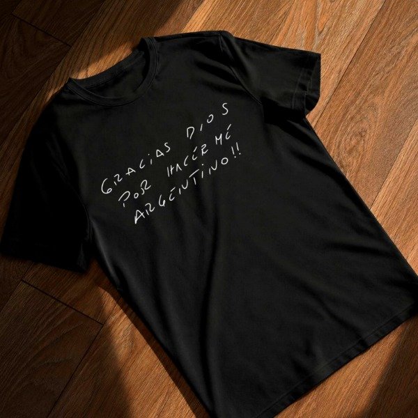 Producto - Remeras / Negro / Gracias dios por hacerme Argentino - 0