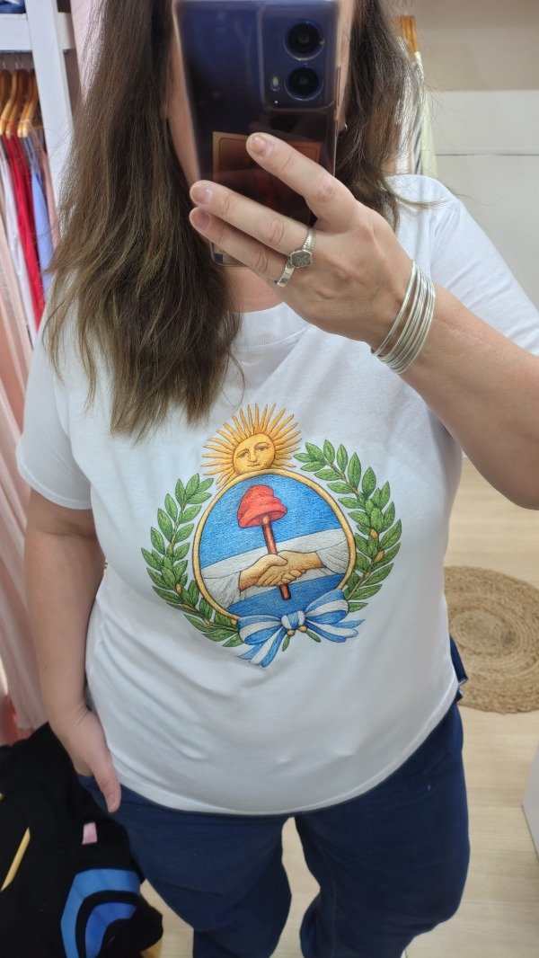 Producto - REMERA ESCUDO