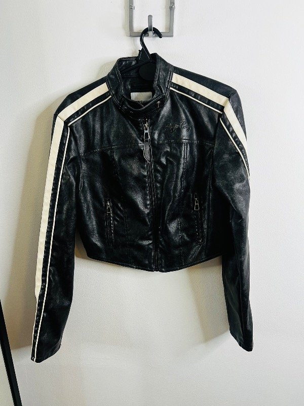 Producto - Campera Bershka 03