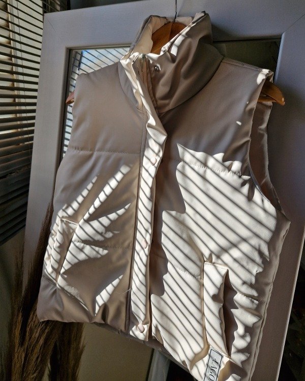 Producto - Chaleco beige claro