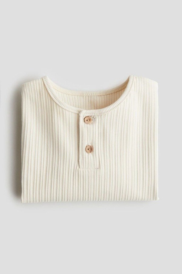 Producto - Remera HyM con botones natural - 1