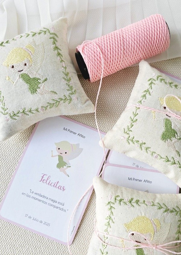 Producto - ALMOHADONCITO BORDADO Y PERSONALIZADO RELLENO CON LAVANDA x 10 UNIDADES