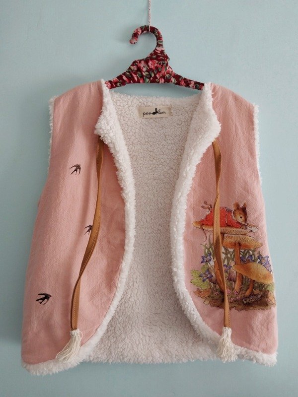 Producto - Chaleco Bosque Encantado (Ratita Escritora)