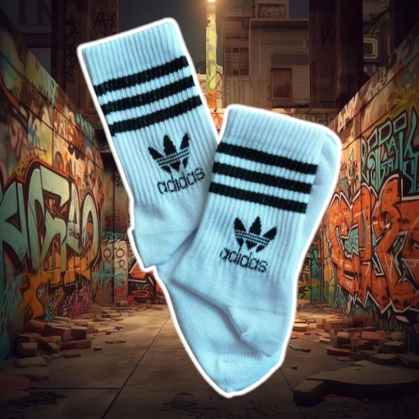 Producto - Adidas blanca con logo y rayas negras