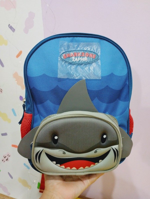 Producto - Mochila de jardim tiburón de 12 pulgadas