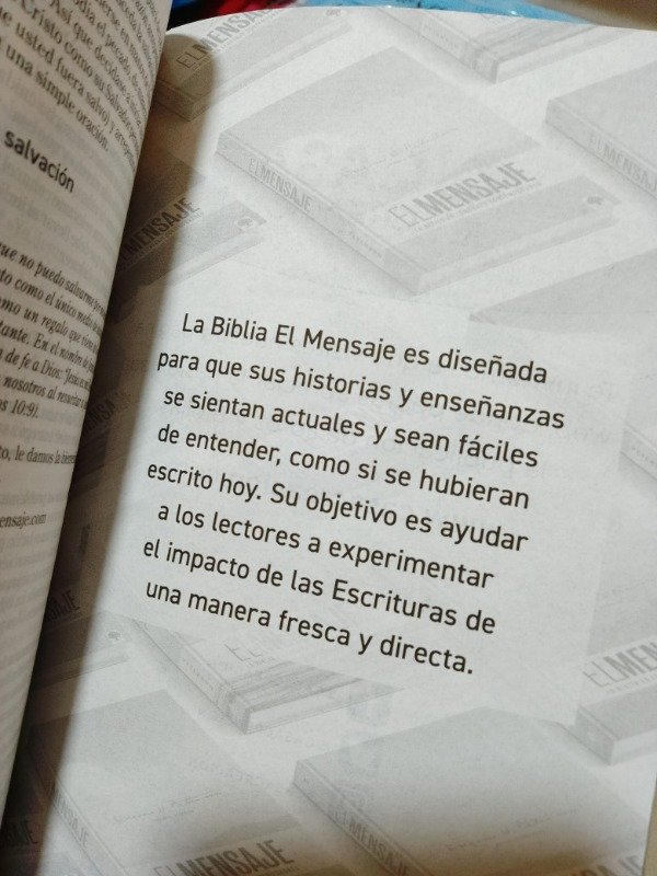 Producto - BIBLIA El Mensaje Tapa Dura Floral - 4